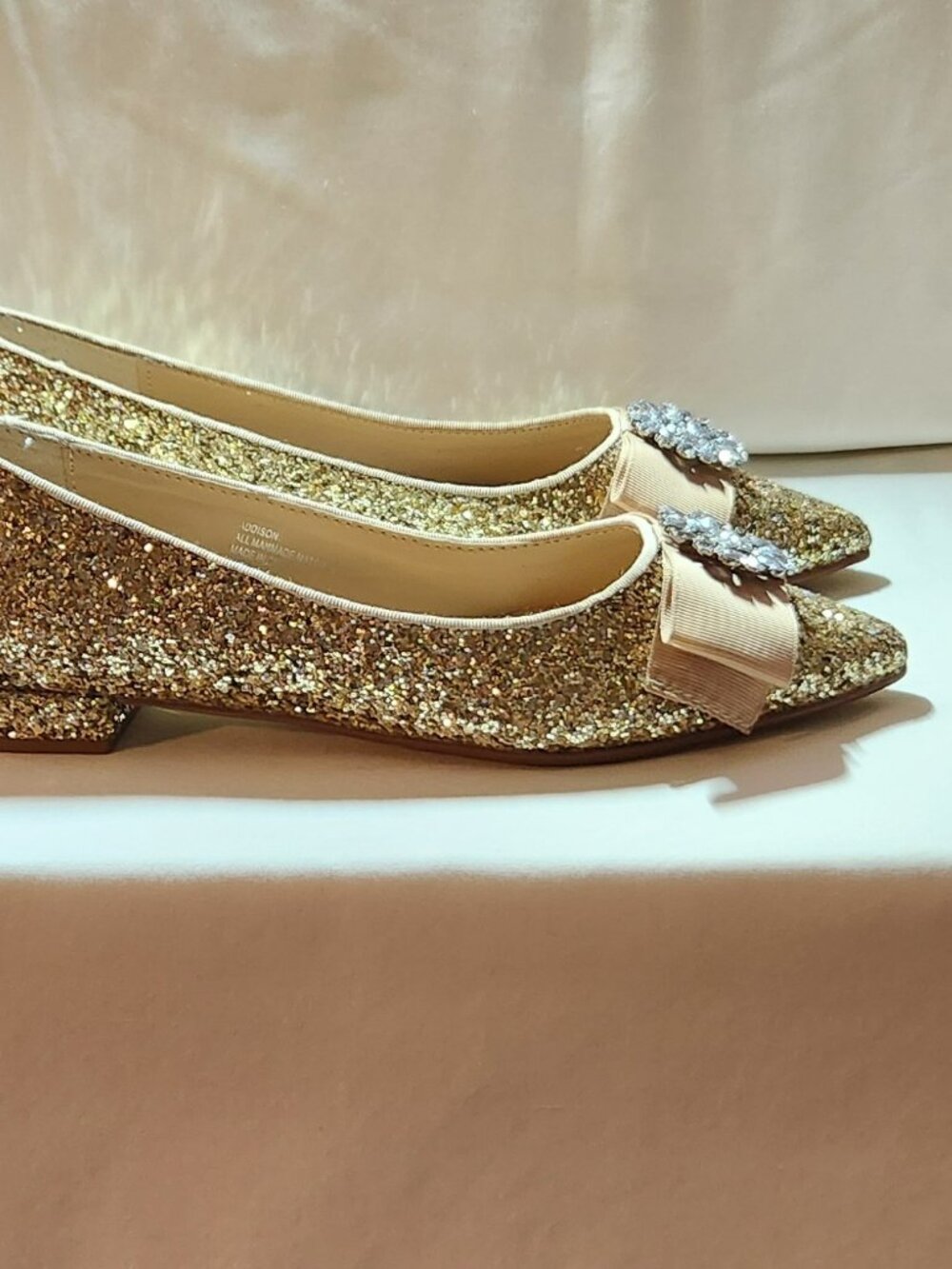 Crown & Ivy gold glitter low heels bow with brooch sz 6 NWOB - Picture 4 of 7